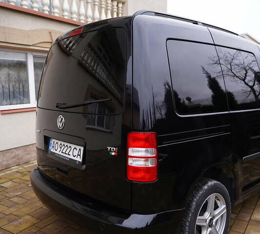 Черный Фольксваген Кадди, объемом двигателя 1.6 л и пробегом 220 тыс. км за 10300 $, фото 11 на Automoto.ua