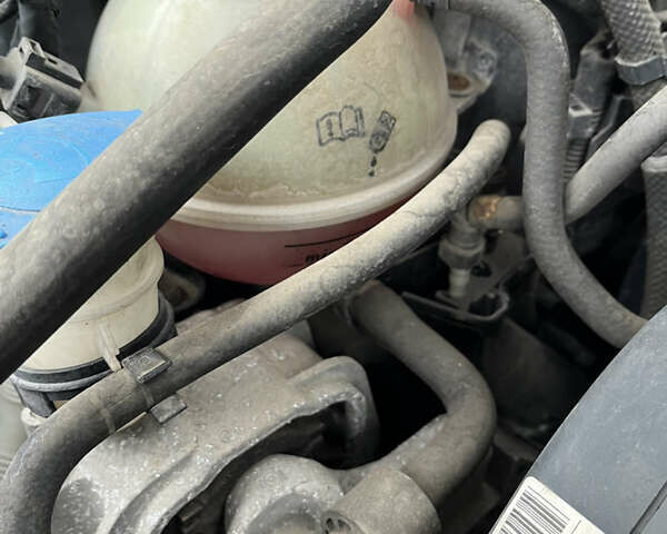 Черный Фольксваген Кадди, объемом двигателя 1.6 л и пробегом 232 тыс. км за 7650 $, фото 28 на Automoto.ua