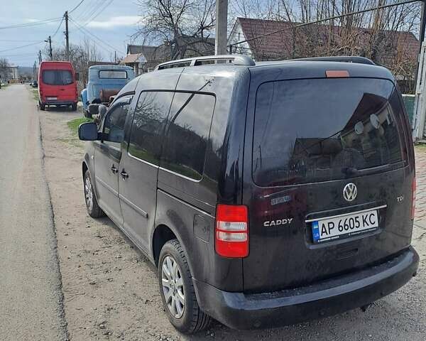 Черный Фольксваген Кадди, объемом двигателя 1.6 л и пробегом 217 тыс. км за 9999 $, фото 8 на Automoto.ua