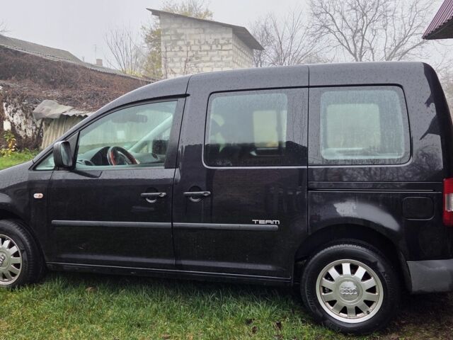 Черный Фольксваген Кадди, объемом двигателя 1.4 л и пробегом 142 тыс. км за 7999 $, фото 3 на Automoto.ua