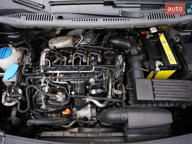 Черный Фольксваген Кадди, объемом двигателя 1.6 л и пробегом 220 тыс. км за 10300 $, фото 12 на Automoto.ua