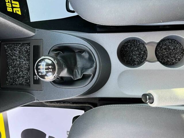 Черный Фольксваген Кадди, объемом двигателя 1.6 л и пробегом 269 тыс. км за 8500 $, фото 13 на Automoto.ua