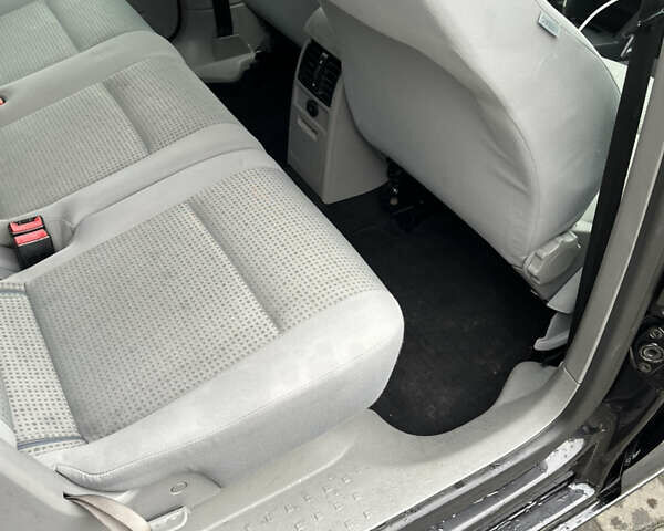 Черный Фольксваген Кадди, объемом двигателя 1.6 л и пробегом 232 тыс. км за 7650 $, фото 24 на Automoto.ua