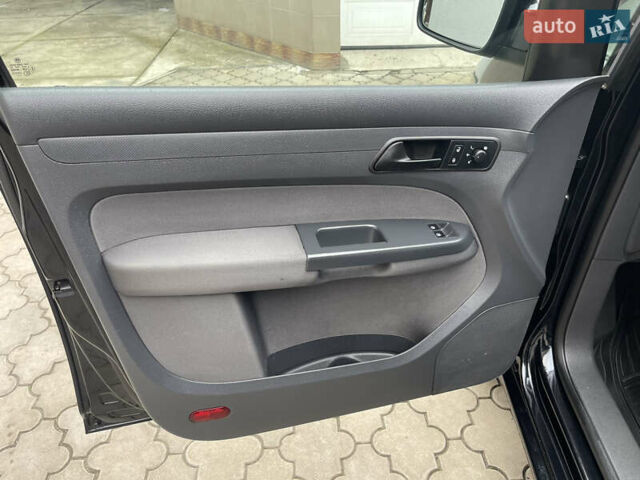 Черный Фольксваген Кадди, объемом двигателя 2 л и пробегом 101 тыс. км за 9999 $, фото 9 на Automoto.ua