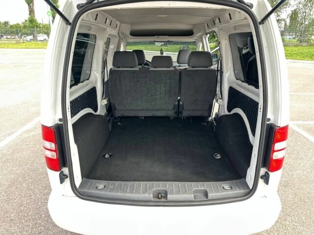 Черный Фольксваген Кадди, объемом двигателя 1.6 л и пробегом 190 тыс. км за 9500 $, фото 4 на Automoto.ua