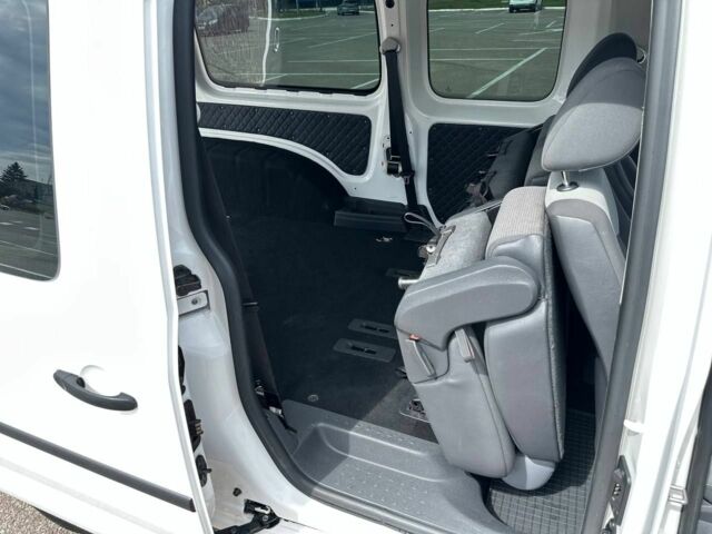 Черный Фольксваген Кадди, объемом двигателя 1.6 л и пробегом 190 тыс. км за 9500 $, фото 13 на Automoto.ua