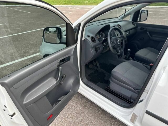 Черный Фольксваген Кадди, объемом двигателя 1.6 л и пробегом 190 тыс. км за 9500 $, фото 6 на Automoto.ua