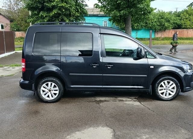 Черный Фольксваген Кадди, объемом двигателя 1.6 л и пробегом 202 тыс. км за 7600 $, фото 6 на Automoto.ua