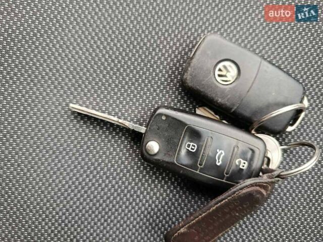 Черный Фольксваген Кадди, объемом двигателя 1.6 л и пробегом 172 тыс. км за 10500 $, фото 1 на Automoto.ua