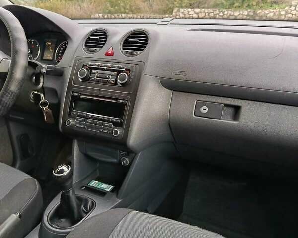 Черный Фольксваген Кадди, объемом двигателя 1.6 л и пробегом 172 тыс. км за 10500 $, фото 6 на Automoto.ua