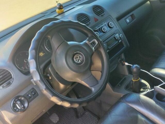 Черный Фольксваген Кадди, объемом двигателя 1.6 л и пробегом 260 тыс. км за 8300 $, фото 4 на Automoto.ua