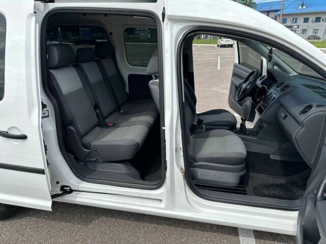 Черный Фольксваген Кадди, объемом двигателя 1.6 л и пробегом 190 тыс. км за 9500 $, фото 5 на Automoto.ua