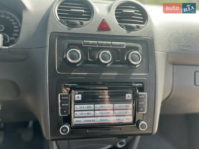 Черный Фольксваген Кадди, объемом двигателя 1.6 л и пробегом 250 тыс. км за 7700 $, фото 3 на Automoto.ua