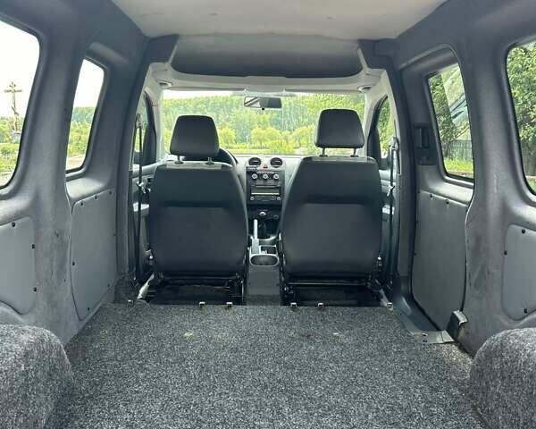 Черный Фольксваген Кадди, объемом двигателя 1.6 л и пробегом 249 тыс. км за 10199 $, фото 25 на Automoto.ua