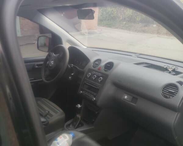 Черный Фольксваген Кадди, объемом двигателя 1.6 л и пробегом 340 тыс. км за 9200 $, фото 3 на Automoto.ua