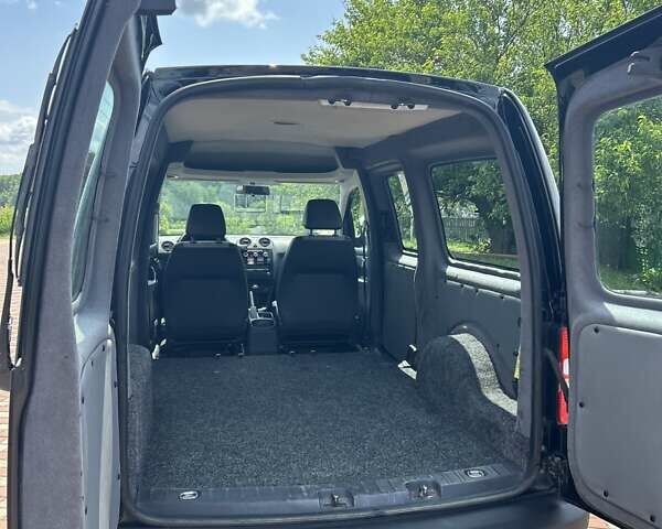 Черный Фольксваген Кадди, объемом двигателя 1.6 л и пробегом 249 тыс. км за 10199 $, фото 26 на Automoto.ua