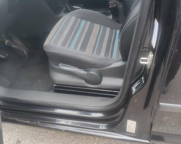 Черный Фольксваген Кадди, объемом двигателя 1.6 л и пробегом 340 тыс. км за 9200 $, фото 4 на Automoto.ua