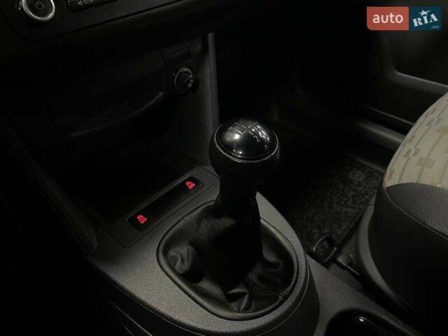 Чорний Фольксваген Кадді, об'ємом двигуна 1.6 л та пробігом 248 тис. км за 10490 $, фото 26 на Automoto.ua