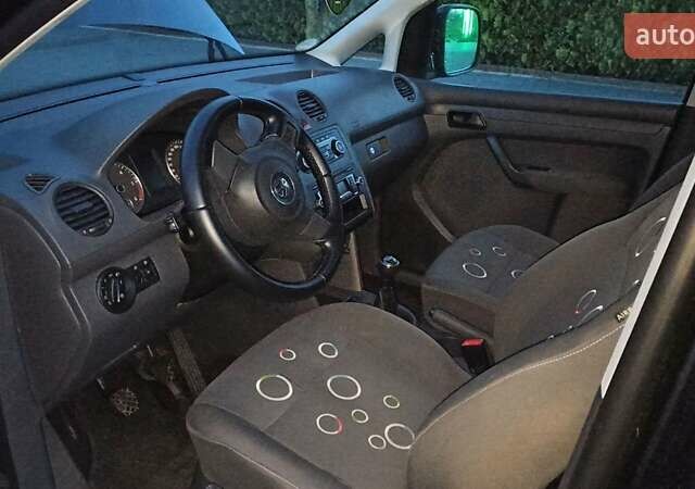 Чорний Фольксваген Кадді, об'ємом двигуна 1.6 л та пробігом 286 тис. км за 9500 $, фото 8 на Automoto.ua