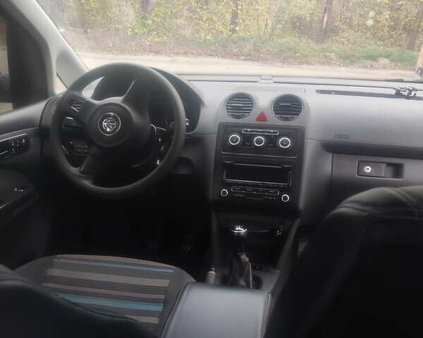 Черный Фольксваген Кадди, объемом двигателя 1.6 л и пробегом 340 тыс. км за 9200 $, фото 8 на Automoto.ua