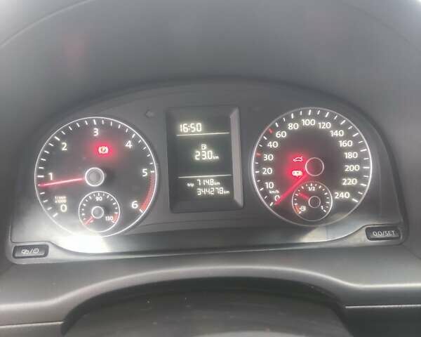 Черный Фольксваген Кадди, объемом двигателя 1.6 л и пробегом 340 тыс. км за 9200 $, фото 7 на Automoto.ua