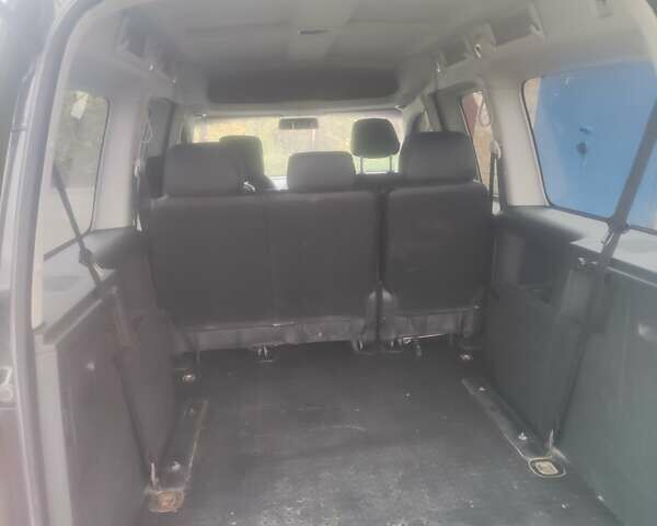 Черный Фольксваген Кадди, объемом двигателя 1.6 л и пробегом 340 тыс. км за 9200 $, фото 10 на Automoto.ua