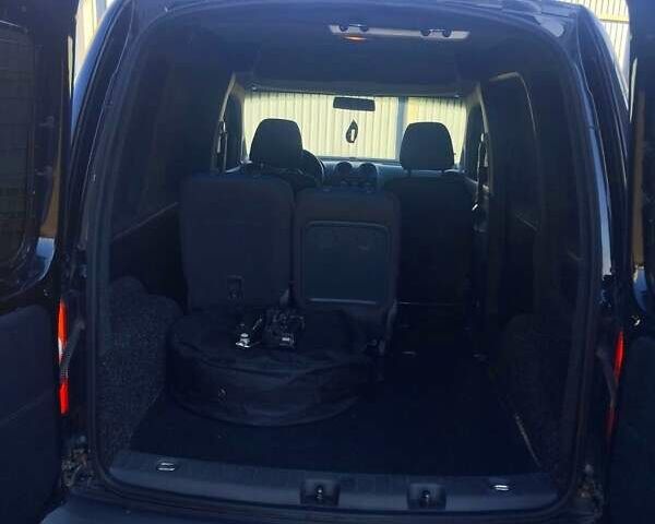 Черный Фольксваген Кадди, объемом двигателя 1.6 л и пробегом 221 тыс. км за 8700 $, фото 7 на Automoto.ua