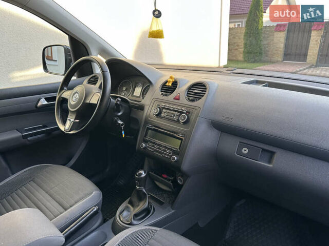 Черный Фольксваген Кадди, объемом двигателя 1.6 л и пробегом 238 тыс. км за 11300 $, фото 21 на Automoto.ua