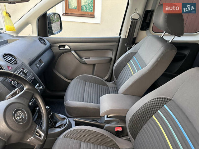 Черный Фольксваген Кадди, объемом двигателя 1.6 л и пробегом 238 тыс. км за 11300 $, фото 4 на Automoto.ua