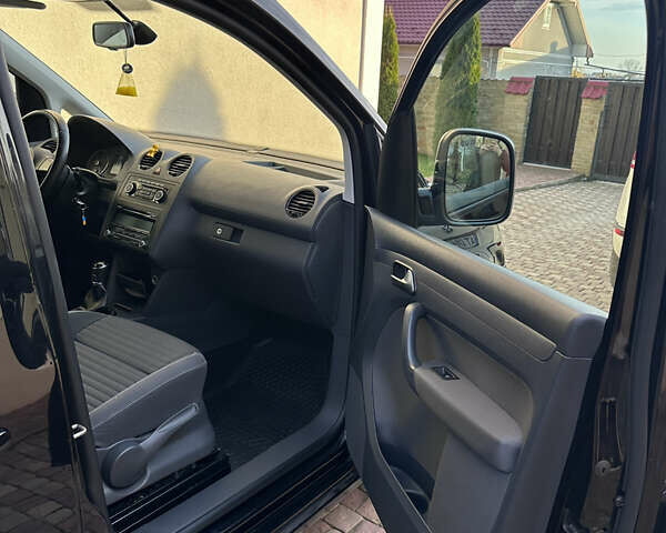 Черный Фольксваген Кадди, объемом двигателя 1.6 л и пробегом 238 тыс. км за 11300 $, фото 19 на Automoto.ua