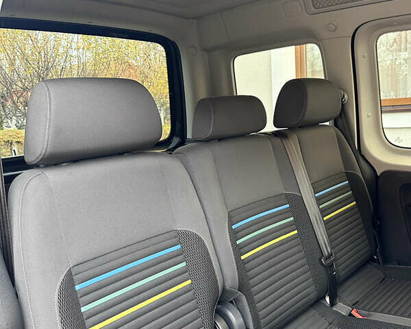 Черный Фольксваген Кадди, объемом двигателя 1.6 л и пробегом 238 тыс. км за 11300 $, фото 28 на Automoto.ua