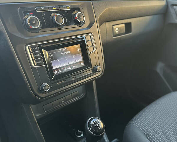 Черный Фольксваген Кадди, объемом двигателя 2 л и пробегом 192 тыс. км за 15950 $, фото 32 на Automoto.ua