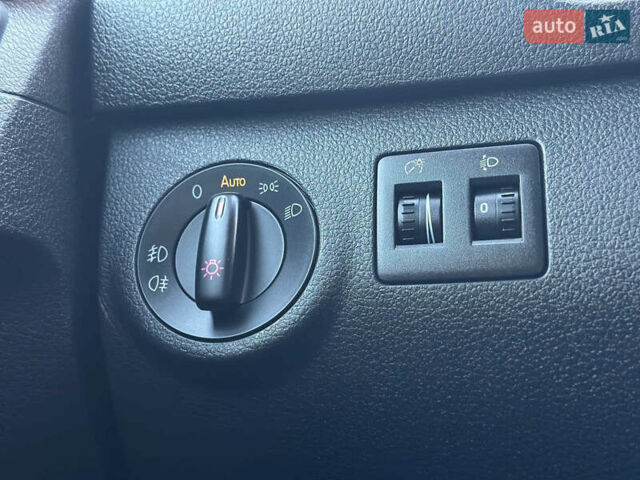 Черный Фольксваген Кадди, объемом двигателя 2 л и пробегом 192 тыс. км за 15950 $, фото 44 на Automoto.ua