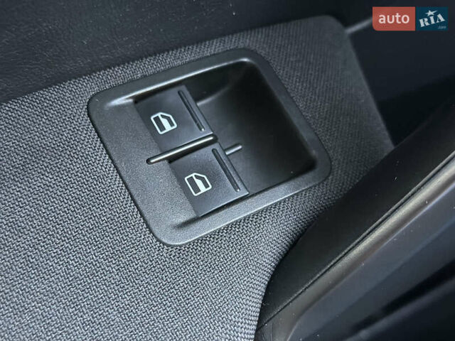 Черный Фольксваген Кадди, объемом двигателя 2 л и пробегом 192 тыс. км за 15950 $, фото 42 на Automoto.ua