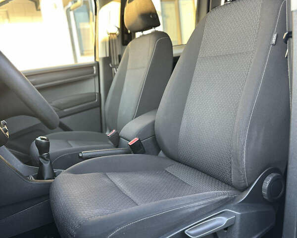 Черный Фольксваген Кадди, объемом двигателя 2 л и пробегом 192 тыс. км за 15950 $, фото 49 на Automoto.ua