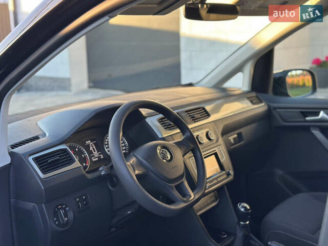 Черный Фольксваген Кадди, объемом двигателя 2 л и пробегом 192 тыс. км за 15950 $, фото 24 на Automoto.ua