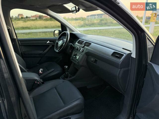 Черный Фольксваген Кадди, объемом двигателя 1.97 л и пробегом 273 тыс. км за 14200 $, фото 9 на Automoto.ua