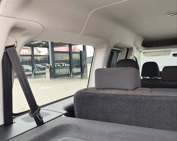 Черный Фольксваген Кадди, объемом двигателя 1.97 л и пробегом 274 тыс. км за 17800 $, фото 70 на Automoto.ua