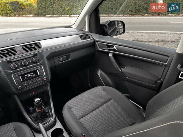 Черный Фольксваген Кадди, объемом двигателя 1.97 л и пробегом 237 тыс. км за 16500 $, фото 35 на Automoto.ua