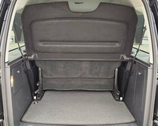 Черный Фольксваген Кадди, объемом двигателя 1.97 л и пробегом 274 тыс. км за 17800 $, фото 68 на Automoto.ua