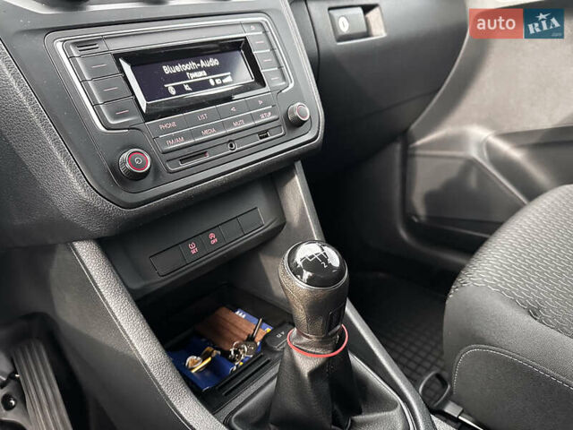 Черный Фольксваген Кадди, объемом двигателя 1.97 л и пробегом 237 тыс. км за 16500 $, фото 38 на Automoto.ua