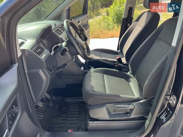 Черный Фольксваген Кадди, объемом двигателя 1.97 л и пробегом 230 тыс. км за 17800 $, фото 1 на Automoto.ua