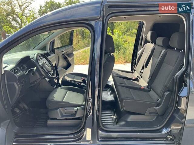 Черный Фольксваген Кадди, объемом двигателя 1.97 л и пробегом 230 тыс. км за 17800 $, фото 7 на Automoto.ua