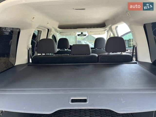 Черный Фольксваген Кадди, объемом двигателя 1.97 л и пробегом 230 тыс. км за 17800 $, фото 2 на Automoto.ua