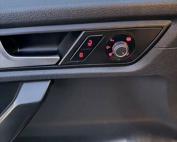 Черный Фольксваген Кадди, объемом двигателя 1.97 л и пробегом 138 тыс. км за 19950 $, фото 13 на Automoto.ua