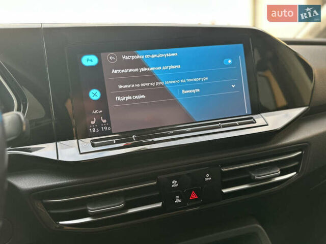 Черный Фольксваген Кадди, объемом двигателя 2 л и пробегом 155 тыс. км за 26950 $, фото 57 на Automoto.ua
