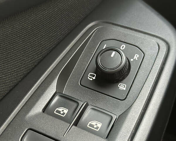 Черный Фольксваген Кадди, объемом двигателя 2 л и пробегом 155 тыс. км за 26950 $, фото 76 на Automoto.ua