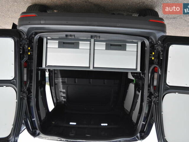 Черный Фольксваген Кадди, объемом двигателя 1.97 л и пробегом 172 тыс. км за 18500 $, фото 35 на Automoto.ua