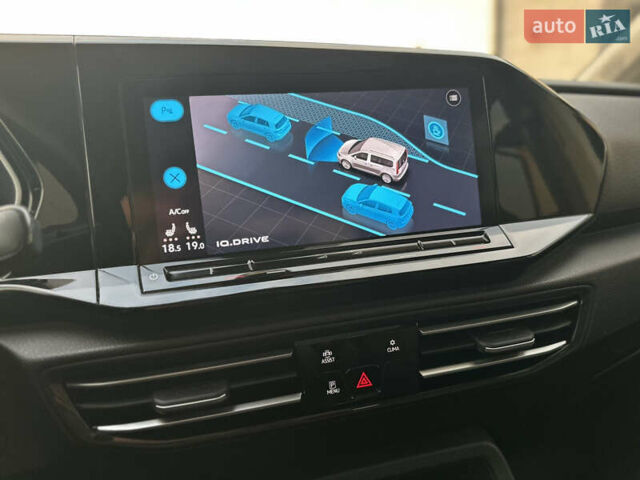 Черный Фольксваген Кадди, объемом двигателя 2 л и пробегом 155 тыс. км за 26950 $, фото 68 на Automoto.ua