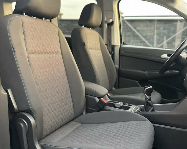 Черный Фольксваген Кадди, объемом двигателя 2 л и пробегом 155 тыс. км за 26950 $, фото 82 на Automoto.ua